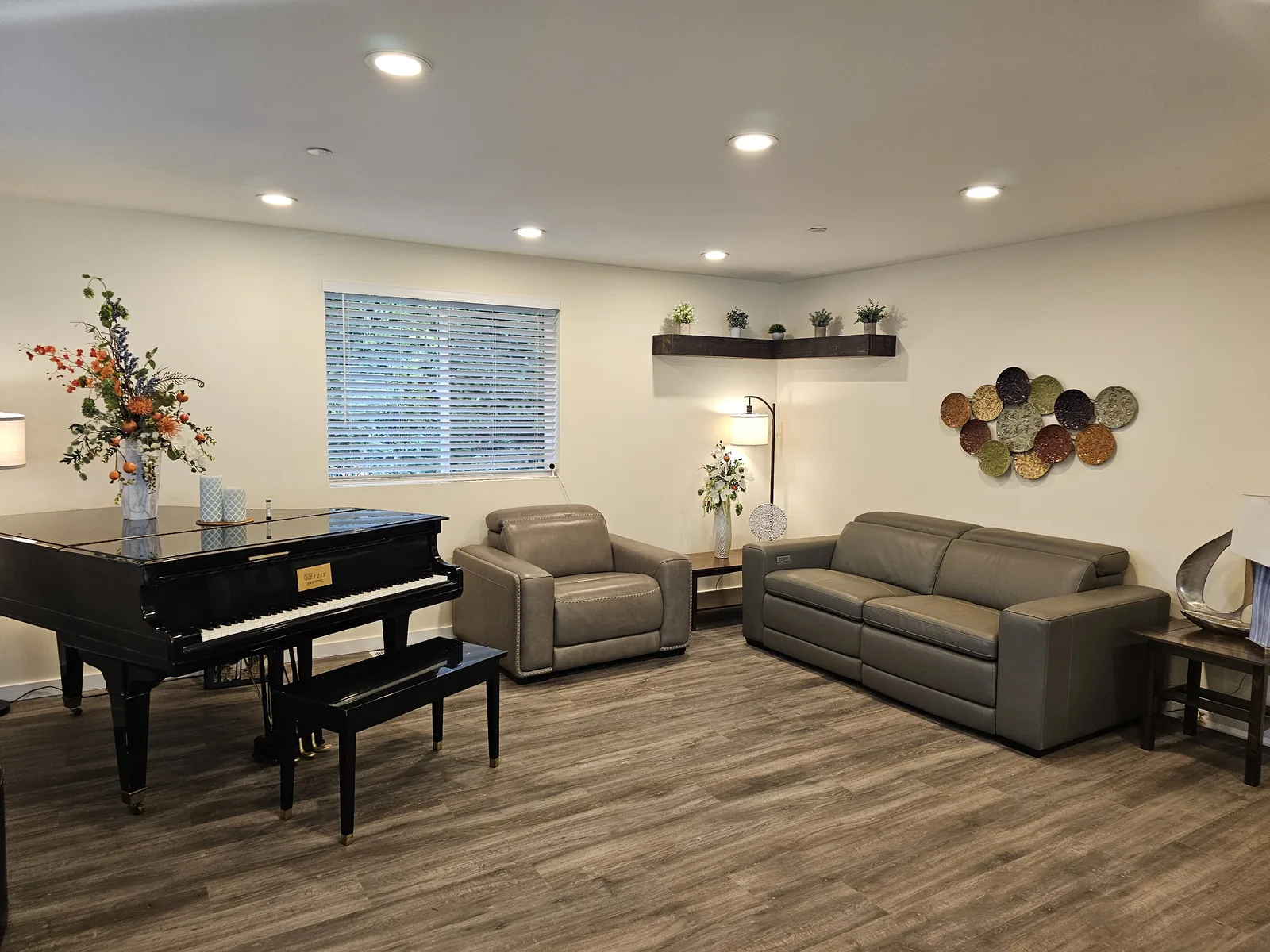 The bright communal living room at Burien Best Care Home with comfortable seating and natural light
